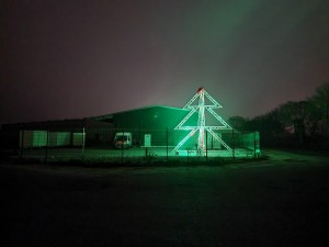 SR Showtechnik baut Weihnachtsbaum aus Litecraft-Truss