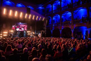 Jerry Appelt nutzt 250 GLP-Scheinwerfer bei den Jazzopen Stuttgart