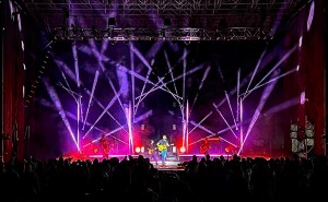 Bobby Glowacki lights Brett Eldredge using a rig from Elation Professional